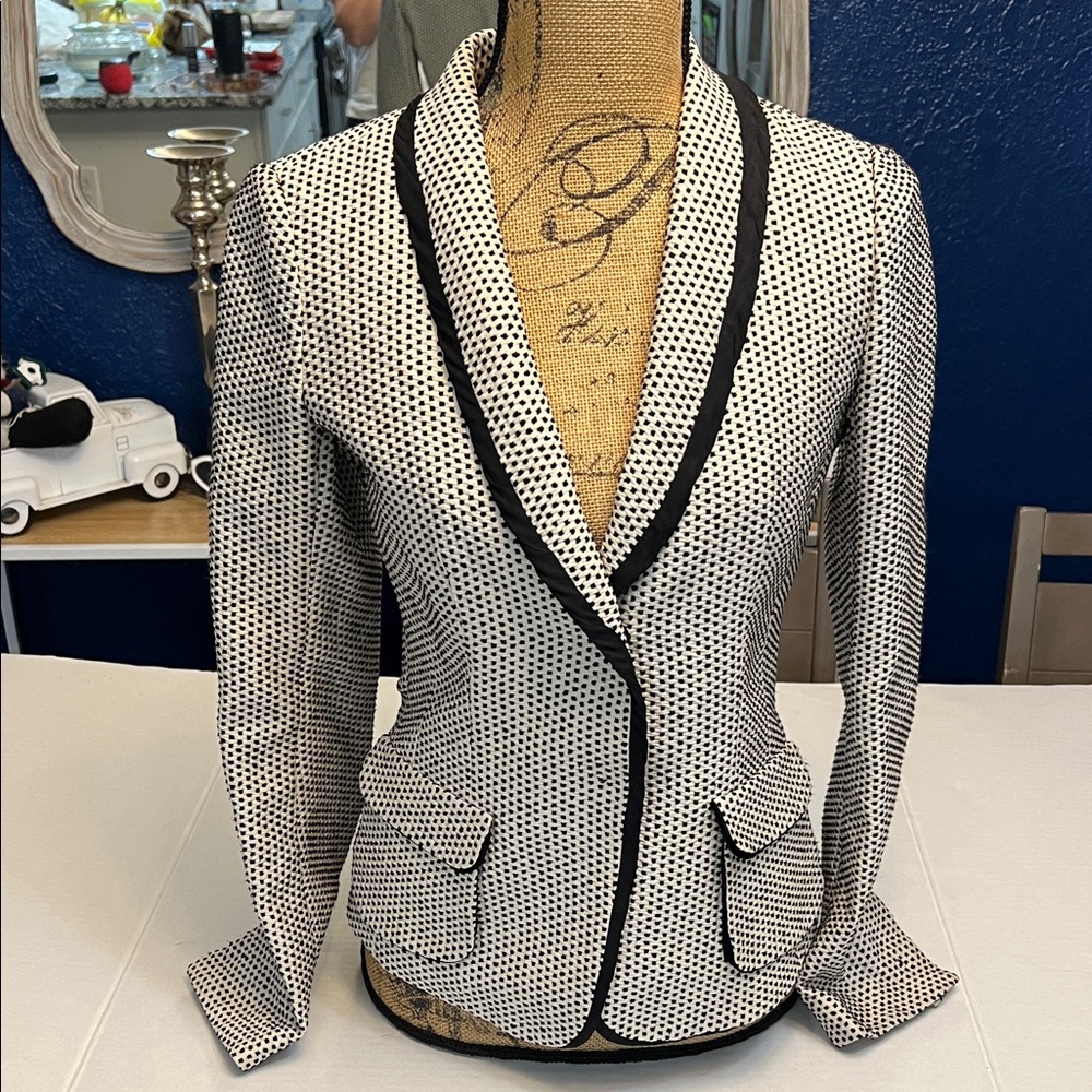 MANTU COTTON BLEND TAILORED CREAM & BLACK BLAZER SIZE 8